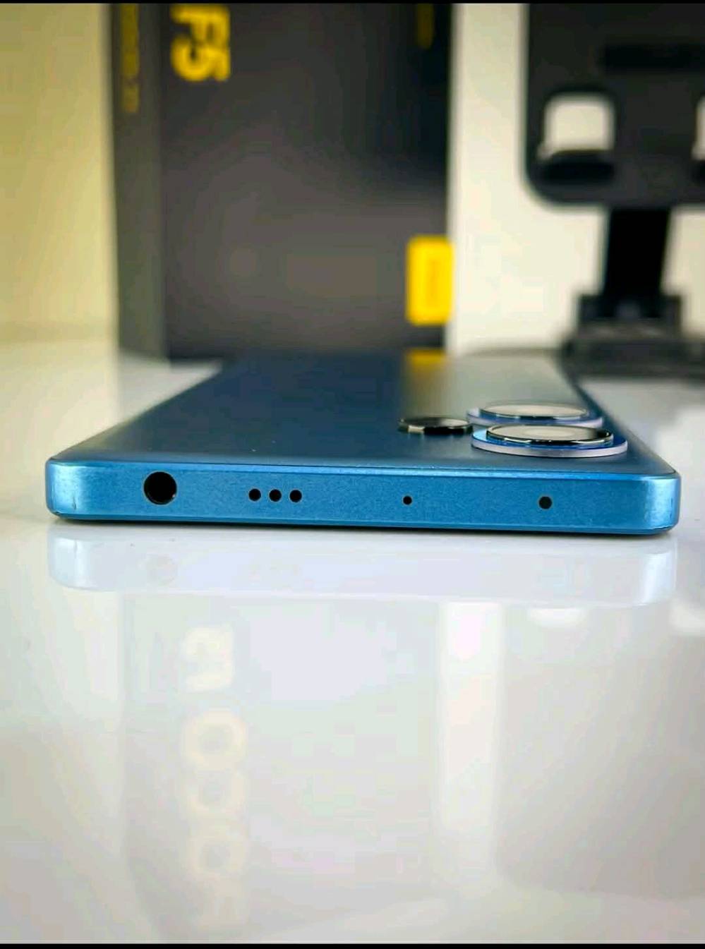 ✨ جهاز POCO F5 ✨
📱 الذاكرة: 256 جيجابايت
⚡ الرام: 12 + 12 جيجابايت
✨ النظافة: 100/100 (أخو الجديد)
🎮 الأداء: يدعم ببجي 90 فريم
📍 المكان: الفلوجة
💰 السعر: 280 ألف
📞 زين (اتصال + واتساب): ***********
💬 أو المراسلة عبر الخاص على الصفحة.
ممكن تكلي شنو وضع الجهاز بالتفصيل: بيه أي خدش/ضربة/مشكلة بالشاشة أو الظهر، لو فعلاً نضيف 100/100؟: 
نظيف ١٠٠/100
هل متوفر وياه الكرتونة الأصلية، الشاحن، السلك، والملحقات كلها؟ وإذا أكو ضمان/فاتورة شكد باقي عليه؟: 
متوفر كلشي بس الضمان معرف
شنو سبب البيع؟ وهل السعر 280 ألف نهائي لو أكو مجال للتفاوض البسيط؟: 
سعر بي مجال قليل جدا السبب اشتريت جهاز ثاني
الجهاز استخدامه شكد تقريباً وشنو حالة البطارية والشحن هسه: بيه تهنيگ، حرارة، أو أي عطل؟: 
كلشي مابيه استخدمته اقل الشهرين
المكان بالفلوجة وين تحديداً؟ وتريد تسليم يد بيد لو ممكن توصيل/شحن؟: 
لا يد ب يد