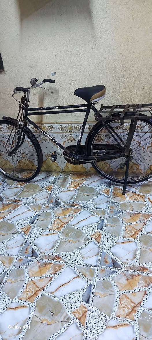 متاح بايسكل حجم ٢٨  هيرو الهندي القديم نضيف جدا كلشي مابيه نقص حتى الجرس شغال☺️ بريكات شغالات سعرة ٨٥ الف مكاني الحيانيه المنطقه الرابعه المستطيل ***********
