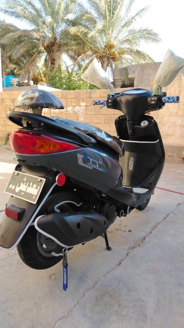سلام عليكم للبيع موطور بريز ببغاء 2014 فول نضافه وبلادي وعلفحص شرط مال جنيه  كامل من كلشي الف ماتحط علي تخم تاير جديد كلشي جديد ومابي اي نقص وبلعافيه الي يصير من نصيبه السعر جوه السوگ (( 800 )) وبي مجال للشراي للاتصال ***********
