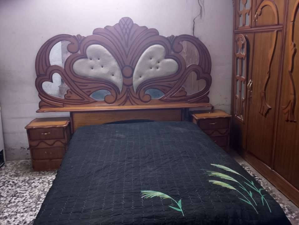 سلام عليكم مرخصت الدمن غرفه نوم كامله مستخدمه قليل مستعجل عله بيعته 400الف بيه مجال قليل *********** رقم واساب اني بخدمتكم
