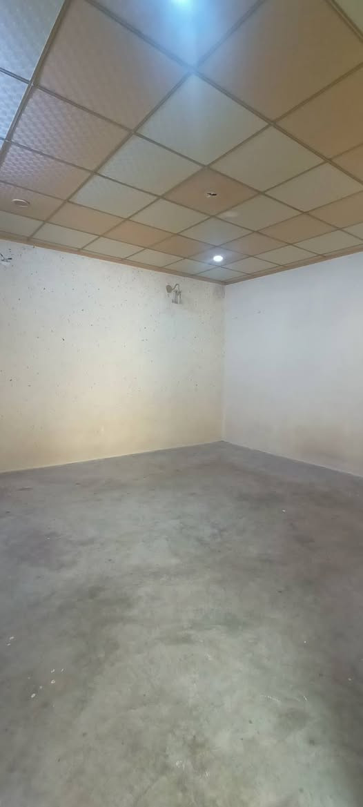 دار للايجار 🏠🏫
حي البكر قرب جامع الحاج يونس 
مساحة 209م 
غرفتين نوم واستقبال ومشتملات كراج سيارة...
للاستفسار مراجعة مكتب المازن حي البكر شارع المنظمة قرب المركز 
او الاتصال على 📞☎️***********
