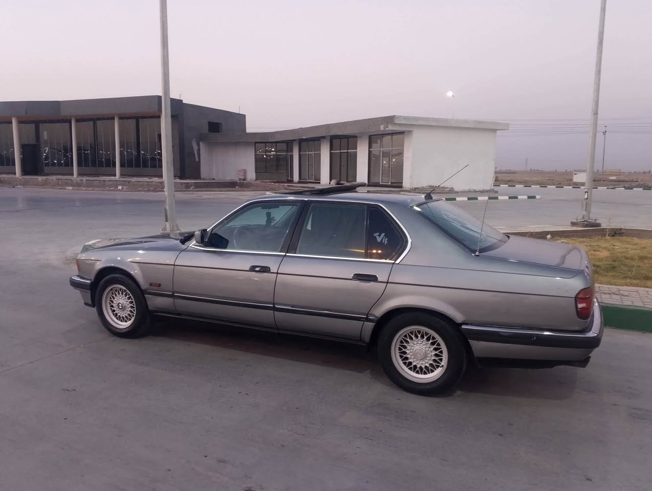 سلام عليكم بيم موديل 1992مكينه 730داخل جلد كشنات كهربا كير مكينه جديد رقم بغداد جديد سعر 55 العنوان لانبار فلوجه ***********
