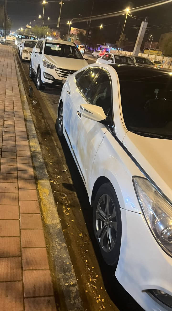 سلام عليكم ازيرا  مديل ٢٠١٢ بيهة ثلاث قطع ول شواصي مليوحة بسيط  سياره خليجي فول مواصفات كفاله كير محرك حداديه وتبريد عل شرط 
السعر 86$ورقه بيهة مجال عنوان نجف كوفه 
الاتصال***********
