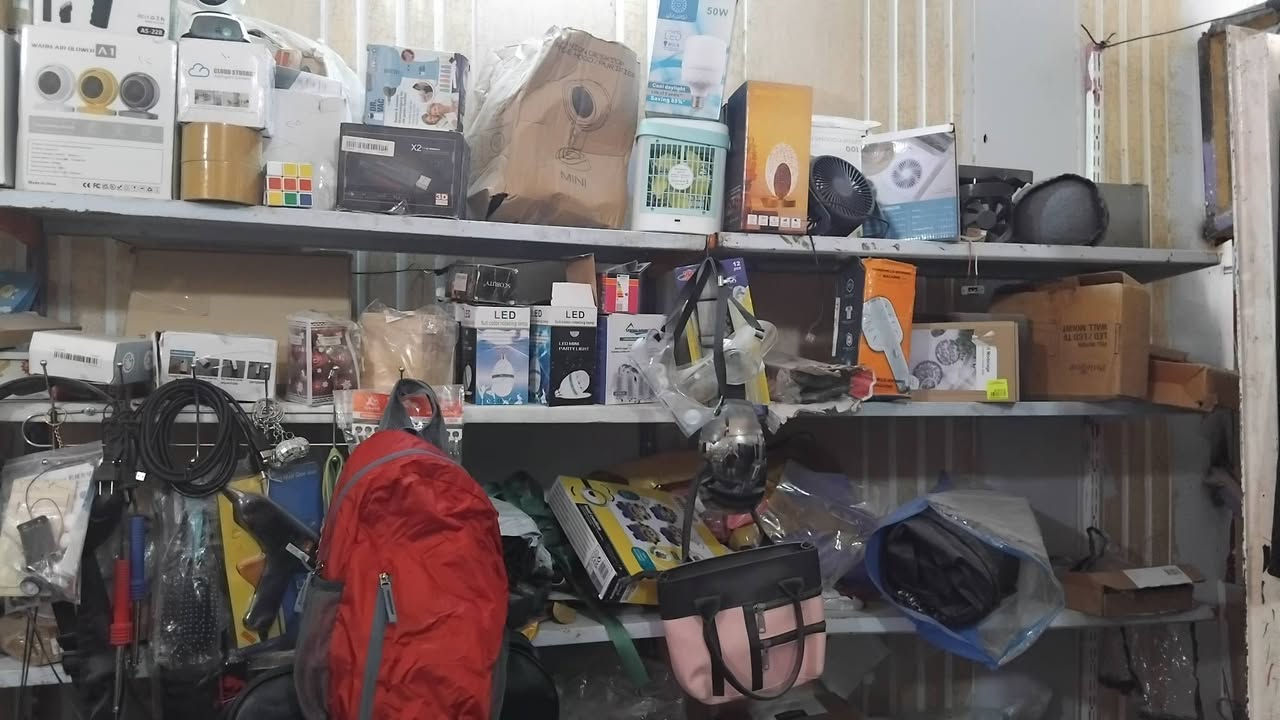 السلام عليكم محتويات المكتبه للبيع لعدم التفرغ بغداد الاتصال ***********بغداد الحريه المحتويات جهاز استنساخ قرطاسية أغراض امزون جديد السعر مليونين وبيها مجال اتصل وتدلل وات ساب
