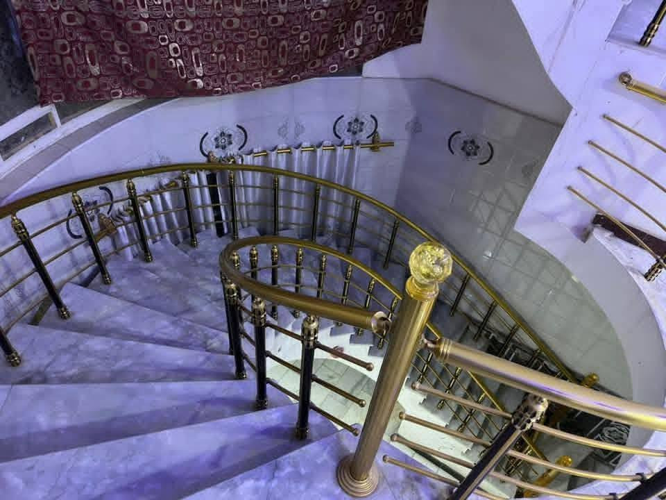 حي الاساتذه • ٣٠٠م • ٥غرف