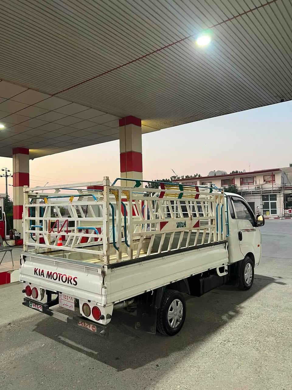 کیا براوە 3000هەزاری سۆپەر
گیرو مەکینەو ئەکسل بەشەرت
تەبریت بریک ناوبۆدی کارەبای بەشەرت
جەمجە ٦تایەی تازە بی رزیوی 
138هەزار رۆشتوە
6گیرە
بەس فرۆشتنە 
بی مەسرەف
سحری:66گەلا
شوین سلیمانی
***********
***********
