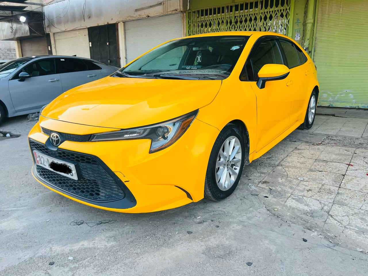 السلام عليكم 
كورلا 2022 LE للبيع والمراوس
مواصفات فول عدا البصمه والسلايت
محرك 18 vvt (المرغوب)
 رادار امامي
توقف ذاتي
 اوتو بريك
اوتو هولد
سايد بريك توماتيك (بصمه)
تحديد مسار
عدم الخروج من خطوط الشارع
كروز سرعة
لايت زينون
شاشة جبيره
تحكمات كامل جيهتين
رقم نينوى بااسمي 
هيئة غرامات صفر
ضرر فقط جاملق مبدل اصلي نفس اللون
بدون ايرباك بدون دواخل بجم كبس
لايتات الشركة 
ماشيه 120ميل
سياره جديده شرط طخم الشركة
سيارة من امريكا على يدي
منظومة غاز
السعر170 وبيها مجال  اتصل وتدلل
مكاني موصل ***********
