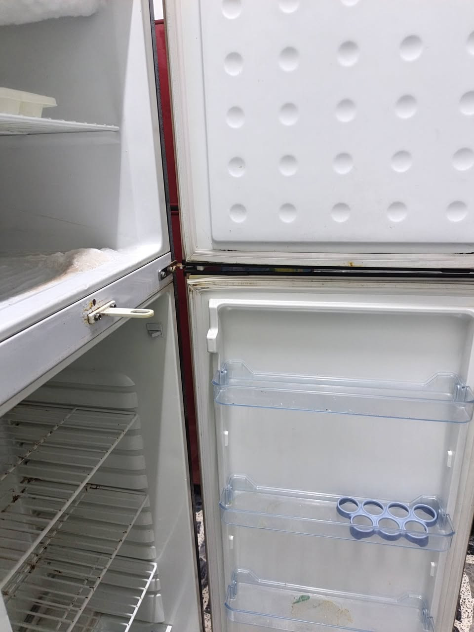 ثلاجه جديده مستخدمه شي قليل تبريد فول 
تجميد ثلج فول 

بل موصل حي الكندي الثانيه 
السعر 150الف قفل 
***********
