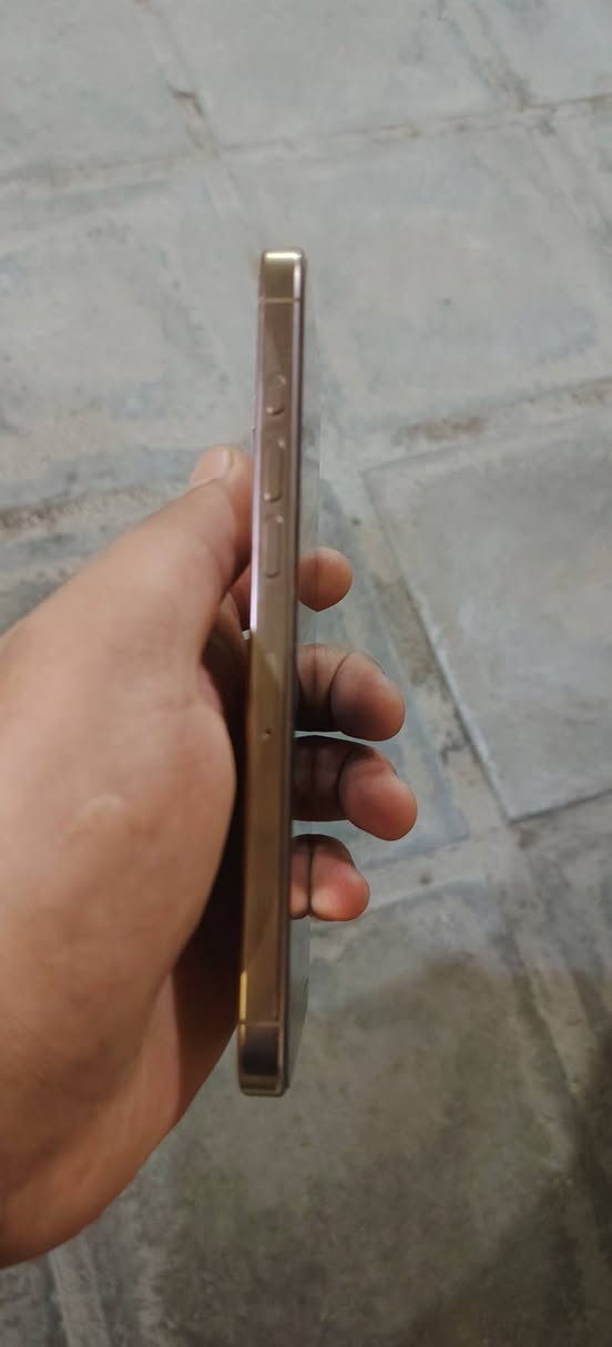 ايفون 16 برو ماكس للبيع مع ملحقات كيبل+كارتونه اصلية+كفر
ذاكرته /256
البطارية/94
جهاز نضافتة 90/100 ما مفتوح 
السعر /مليون و350 وبي مجال
مكاني /نجف
للتواصل خاص او  ***********

