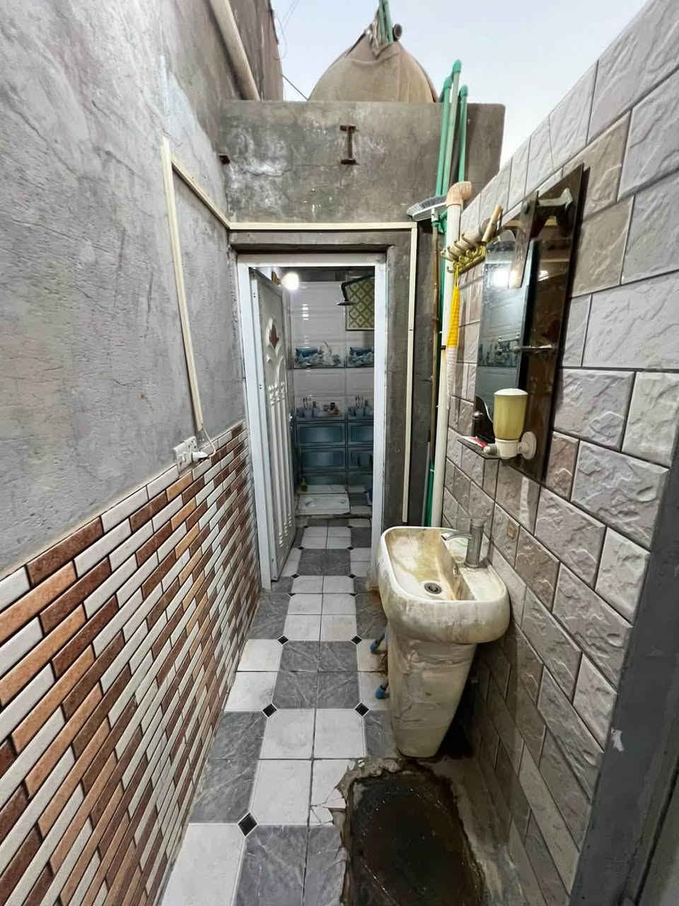 بيت للبيع زراعي اقرار محكمة 📈

📍زراعي حي ناضم 
البناء عكاده 

المساحه ١٠٠متر 
واجهة١٠
نزال١٠

البيت يتكون من 

غرف عدد(٢)
صاله 
استقبال 
مطبخ 
صحيات داخليه وخارجيه 

السعر ٥٥ مليون وبي مجال بسيط 

📞 للاستفسار والتواصل: يمكنكم المراسلة عبر الخاص، أو الاتصال/واتساب على الأرقام التالية: 👤 أستاذ حسين: *********** 👤 أستاذ مثنى: ***********

📍 عنوان المكتب: نزلة الجسر - من جهة الجربوعية - مقابل مجمع صادق آل مطشر. ✨ مستعدون لعرض كافة عقاراتكم وتسويقها بأفضل صورة.
