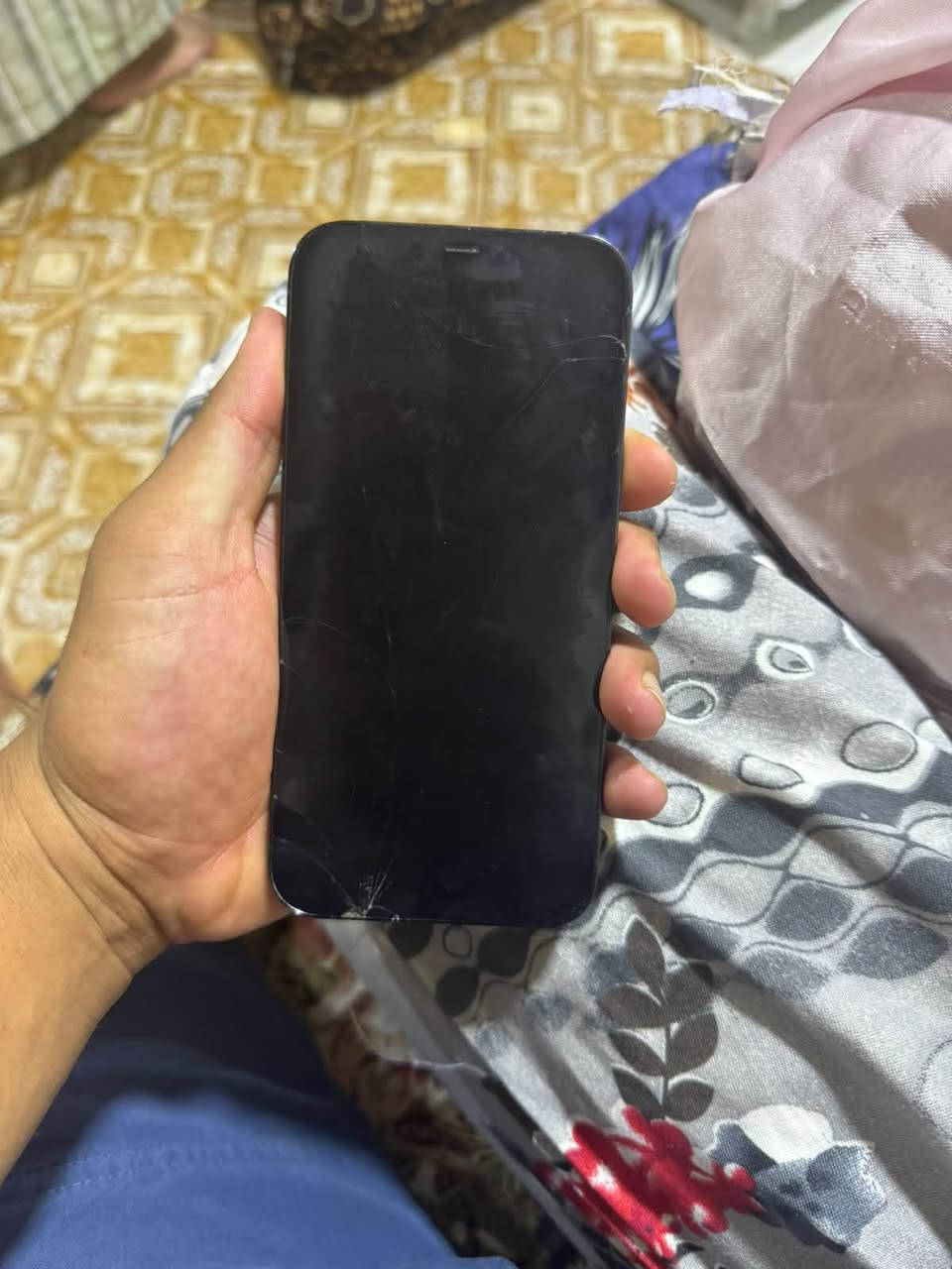 سلام وعليكم موبايل 📲 12 مبدل بس سماعه اماميه فقط موبايل نضيف وكلشي مابي وباكيته ويا الله شاهد نضيف وكلشي مابي ***********الرقم سعر 350

نص مكتوب في الصور:
- 12:56
- حالة البطارية والشحن
- رسالة مهمة حول البطارية
- حالة بطاريتك متدنية جدا. يمكن أن يبدل أحد مزودي خدمة Apple المعمدين البطارية لاستعادة الأداء والطاقة
- القصويين.
- العثور على خيارات الخدمة...
- الحد الأقصى للقدرة
- 75%
- هذا قياس لقدرة البطارية مقارنة بقدرتها عندما كانت جديدة. قد تتسبب القدرة المنخفضة بتقليل ساعات الاستخدام بين عملية الشحن
- والأخرى.
- أقصى قدرة للأداء
- ستساعد الأنظمة المضمنة في النظام والمكونات في تخفيف آثار الأداء
- التي قد تلاحظها أثناء التقدم الكيميائي في عمر بطارية iPhone.
- شحن البطارية المحسن
- للحد من استنزاف عمر البطارية، يتعلم ال iPhone من عادات الشحن
- اليومية، بحيث ينتظر ولا يتجاوز 80% حتى يحين موعد حاجتك إلى
- استخدامه.