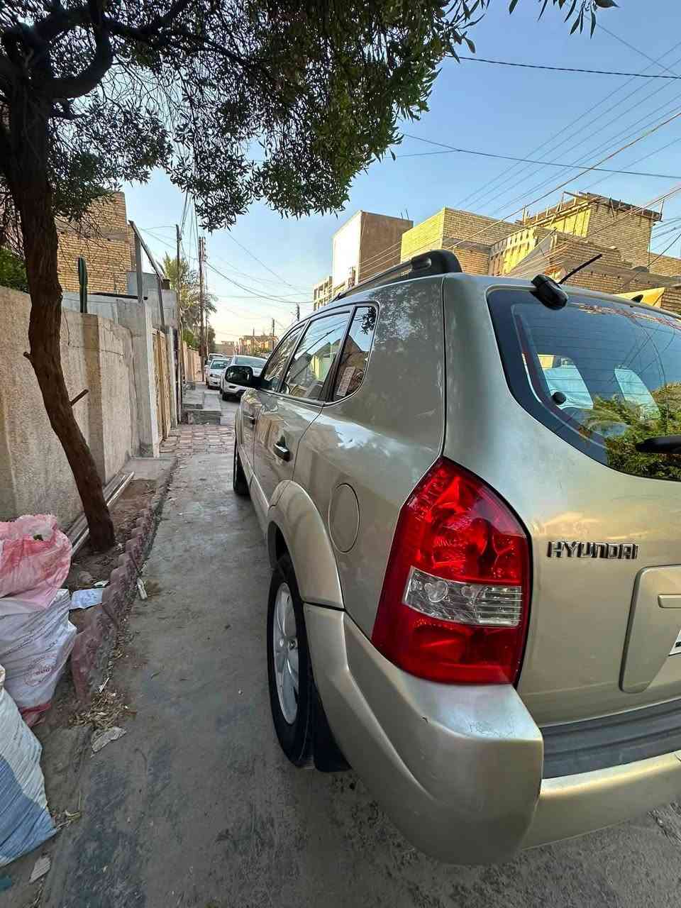 توكسان ٢٠٠٩ خليجي مكفوله من الضربة والصبغ كير محرك ٢٠٠٠ مكفول تبريد جديد شاشة اندرويد كهربائيات كلها تشتغل منظومة غاز السعر ( 110) بيها مجال  مكان بغداد الدورة المعلمين موبايل ***********
