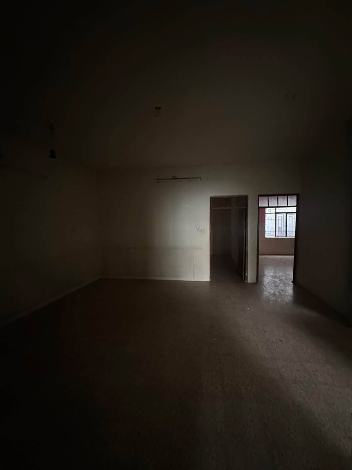 سلام عليكم
بيت 🏠 للبيع في حي البكر موقع مميز خلف مطعم بيت جدي 
بناء قديم مرتب سند طابو الزهور شرط التحويل 
مساحه البيت 🏠 202 متر واجها 9.5 متر 
يحتوي البيت 🏠 ع استقبال وهول وغرفتين نوم 🛌 ومطبخ وصحيات ومناور وكراج سياره وبيتونه 
سعر البيت 🏠 172 مليون وقابل للتفاوض 
للاستفسار الاتصال ع الارقام 
***********
***********
