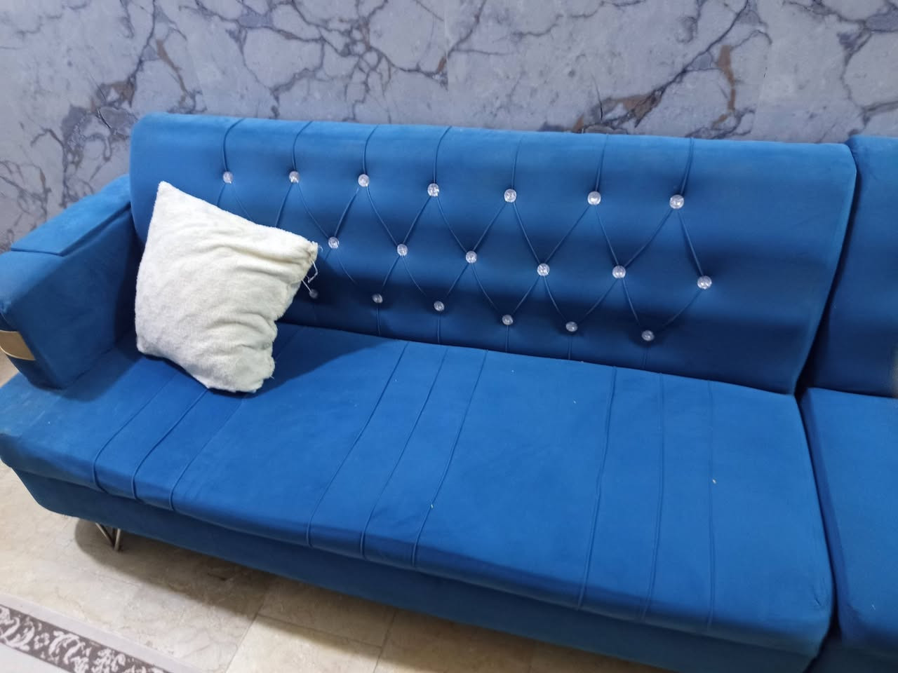 سلام عليكم
تخم نضيف جدا كلش حلو اسفنج قوي بس الرجلين مكسورات
وياه اربع كوشات كله نضيف وياه مفرش هديه
العنوان: الناصريه الحبيليه مقابل سجن الإصلاح 
السعر خاص
للاستفسار الاتصال على الرقم التالي او مراسله واتساب
الاتصال خط: ***********
واتساب:***********
