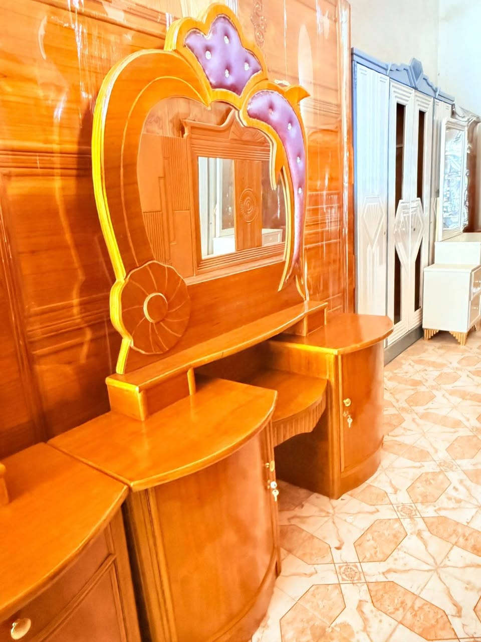 غرفه 6 ابواب تسكام صاج داخل خارج 
مستخدم قليل 
***********
سعر 850
