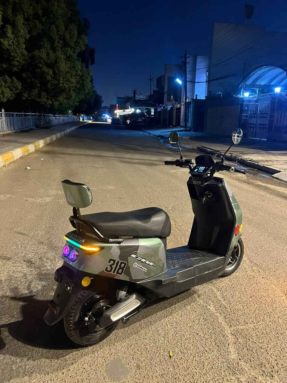 السلام عليكم 
دراجه شحن 318
نضيفه 
6بطاريات ولي32انبير 
تايرات جدد 
كهربائيات كله شغاله 
550مكاني بغداد الامين الثانيه 
***********
