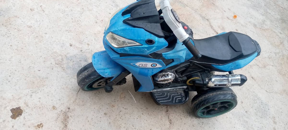 اطول شحن للبيع السعر 25 شرطه الشغل بس باتريه بيضعف كامل كل عيب ما بيه هذا رقم الموبايل اللي يريده يخابرني على رقم الموبايل ***********
