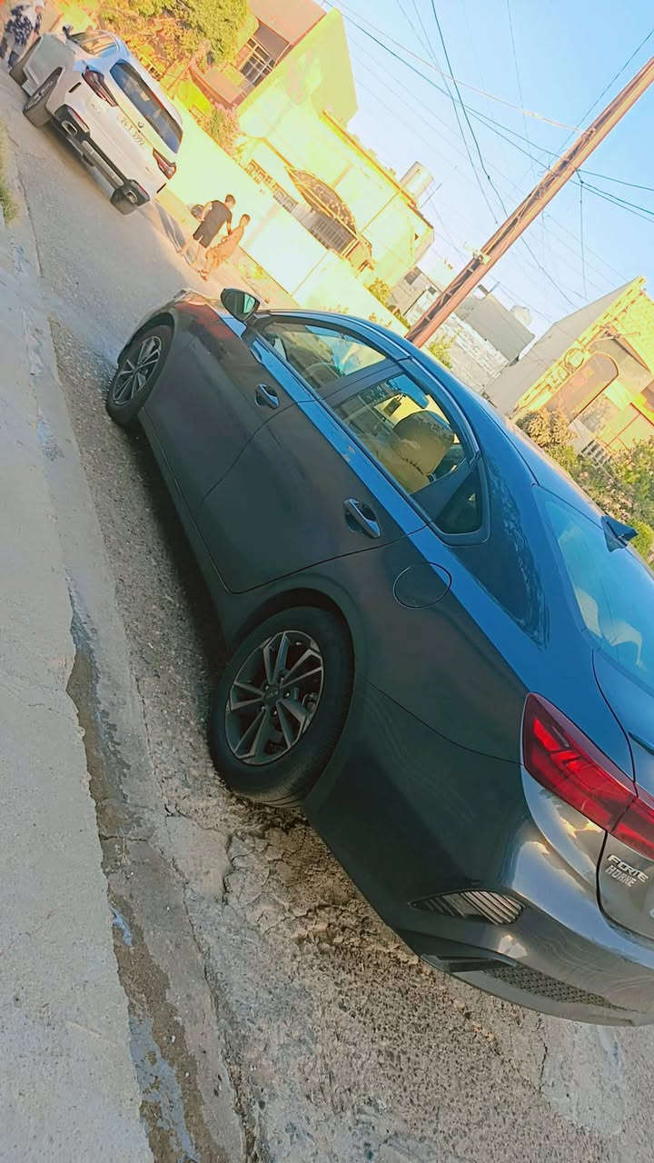 سلام عليكم 
كيه فورتي موديل 2023
ماشي 74 وارد أمريكي 
حادث جاملغ شبر. بل بونيد 
بدون ايرباك. بدون دواخل 
مكان. سياره اربيل***********
