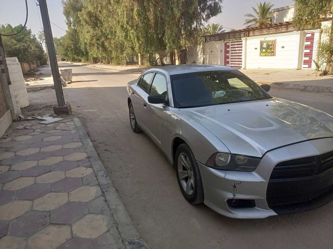جارجر ١٢ فول عدا الفتحه مراوس جارجر تكسي جاهزه ماشيه١٨٠ بسمي احلى من الصوره بدون ارباك جاملغ تبديل او ربع جاملغ  خلفي صبغ بدون معجون بنيد صبغ نفسه اثر جراد سياره مابيه معجون ابد اتصال واتساب موجود ***********
