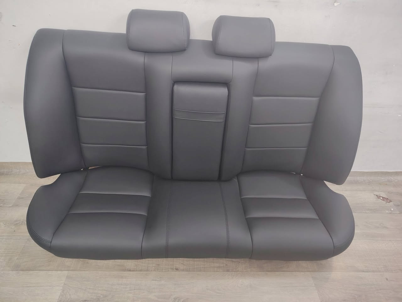 السلام عليكم للبيع كشناتBMW500 بدي قديم ميكانيكي جلد وعمل درجة أولى السعر 400 الف مكاني بغداد الحرية ***********

نص مكتوب في الصور:
- HONOR X9c
- QWRSTOM
- HONOR X9c QWRSTOM