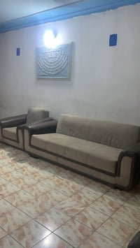 تخم نظافتة ١٠٠/٥٠  تركي سرير مخزن ضخم ١٠ مقعد  بسعر ١٥٠   الف ٠٧٧٧٤٨٢٨...