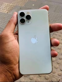 آيفون 11 برو • ٦٤ • بطاريه ٧٦