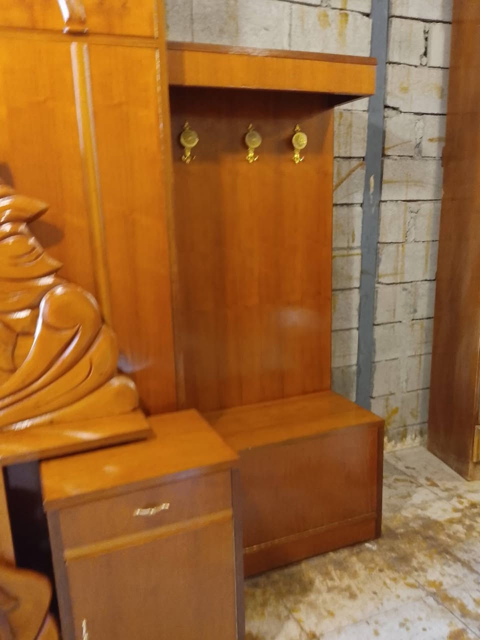 غرفه خمسه أبواب ملحق شغل ثكيل درجه اولى نضيفه حيل حيل حيل داخل بعدو ابيض من نضافه ***********
