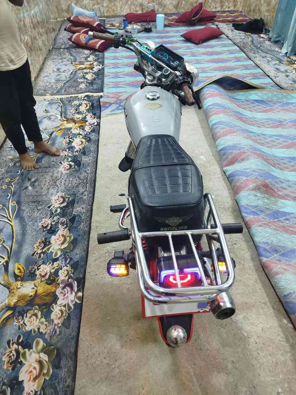 مكلف بالنشر. 
دراجة سيفان ٢٥. دراجه مكفوله كفاله عامه.  

هذا رقم راعيها. *********** 

  شراي اتصل خاص ما ارد مكلف بالنشر.
