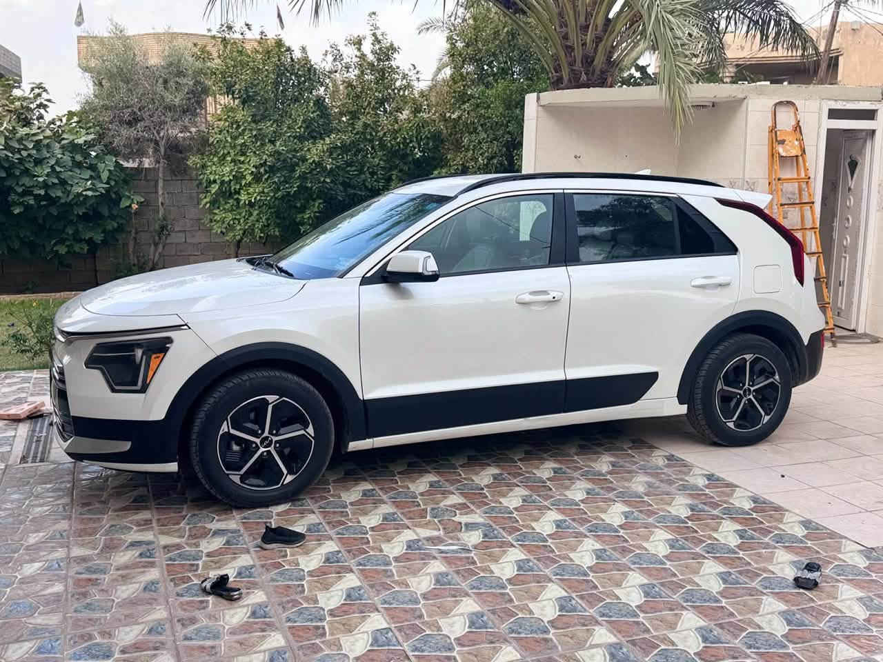 السلام عليكم كيه نيرو 2024 بدون صبغ بدون تبديل فقط الدعاميه الصور موجوده مال الحادث كير محرك تخم تاير صدر جديد  محرك 1600 هايبرد  السعر 145  مجال بصيط  ( ***********)
