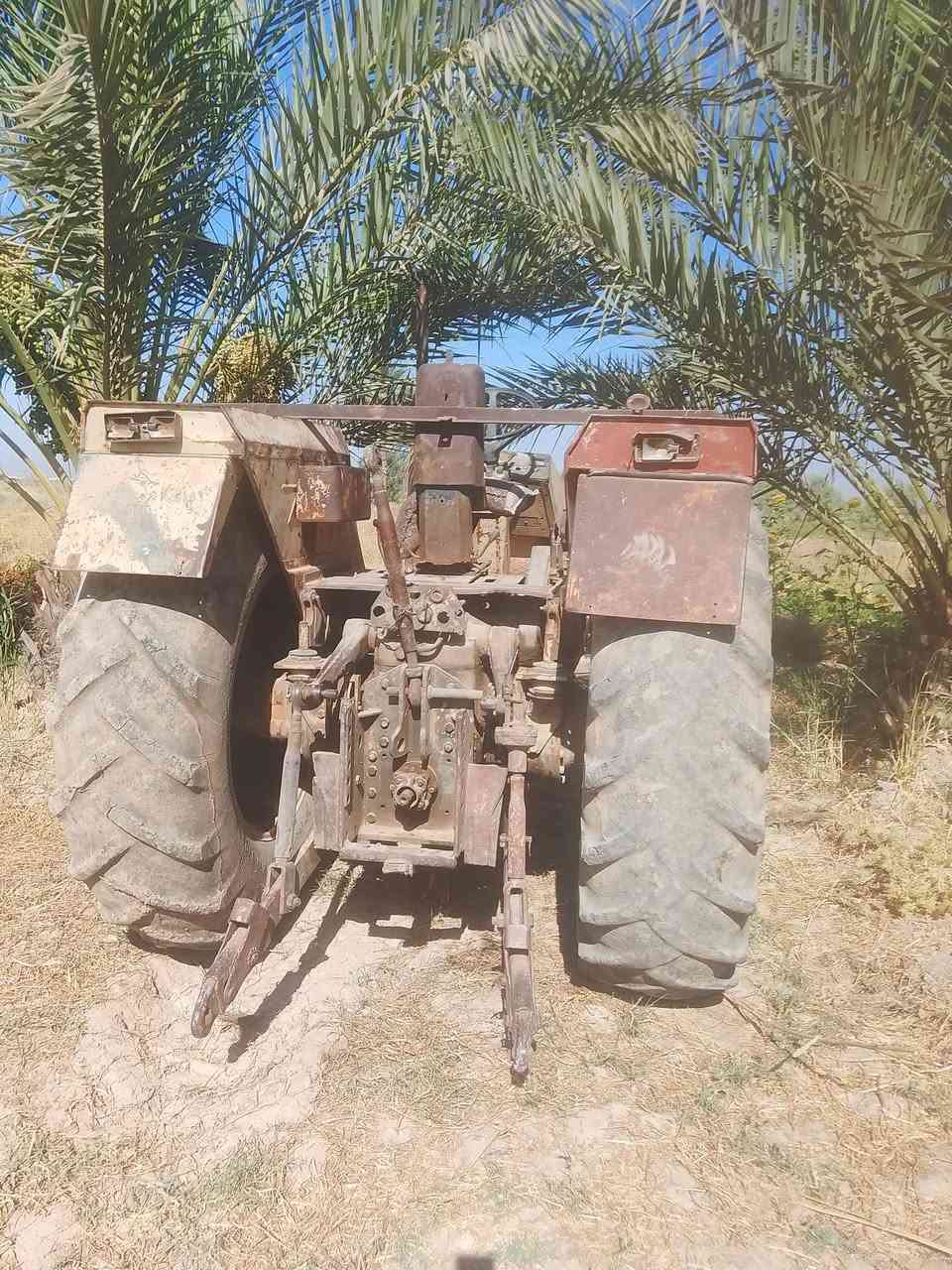عنتر ثمانين موديل 88 مكينة بلاد محرك كير اكسل هيدرولك السعر خمس ملايين ونص علما أن معها فدان ابو الطير المكان العنبكي طريق دلي عباس للاستفسار الاتصال على الرقم ***********
