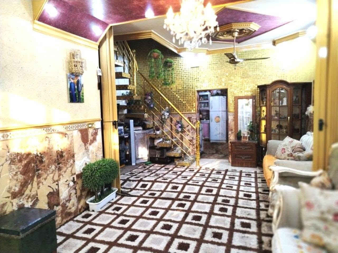 أي استفسار على الرقم ***********
للبيع.... للبيع
بيت طابو صرف مساحتة ٦٥ متر طابقين ونص في منطقة بغداد الشعب قرب محطة سما بغداد
على شارع السايدين 
موقع مميز  متوفر امام البيت مدارس ثانوية.ومتوسطة. وابتدائية ومستوصف قريب على البيت ويتوفر فيه 
استقبال 
هول
مطبخ حار وبارد
وحمام 
الطابق الاول 
٢غرفة مع حمام مع صالة
الطابق الثاني١ غرفة مع صالة مع سطح
***********
