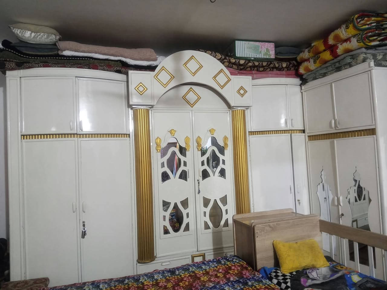 السلام عليكم غرفه اخشاب للبيع نجاره عراقي صبغ حراري مال سيارات بس الصبغ كلفني 650 سعر سعرها مليون وربع وبيها مجال نظافتها من 80 بل 100 الاستفسار على الرقم ***********
