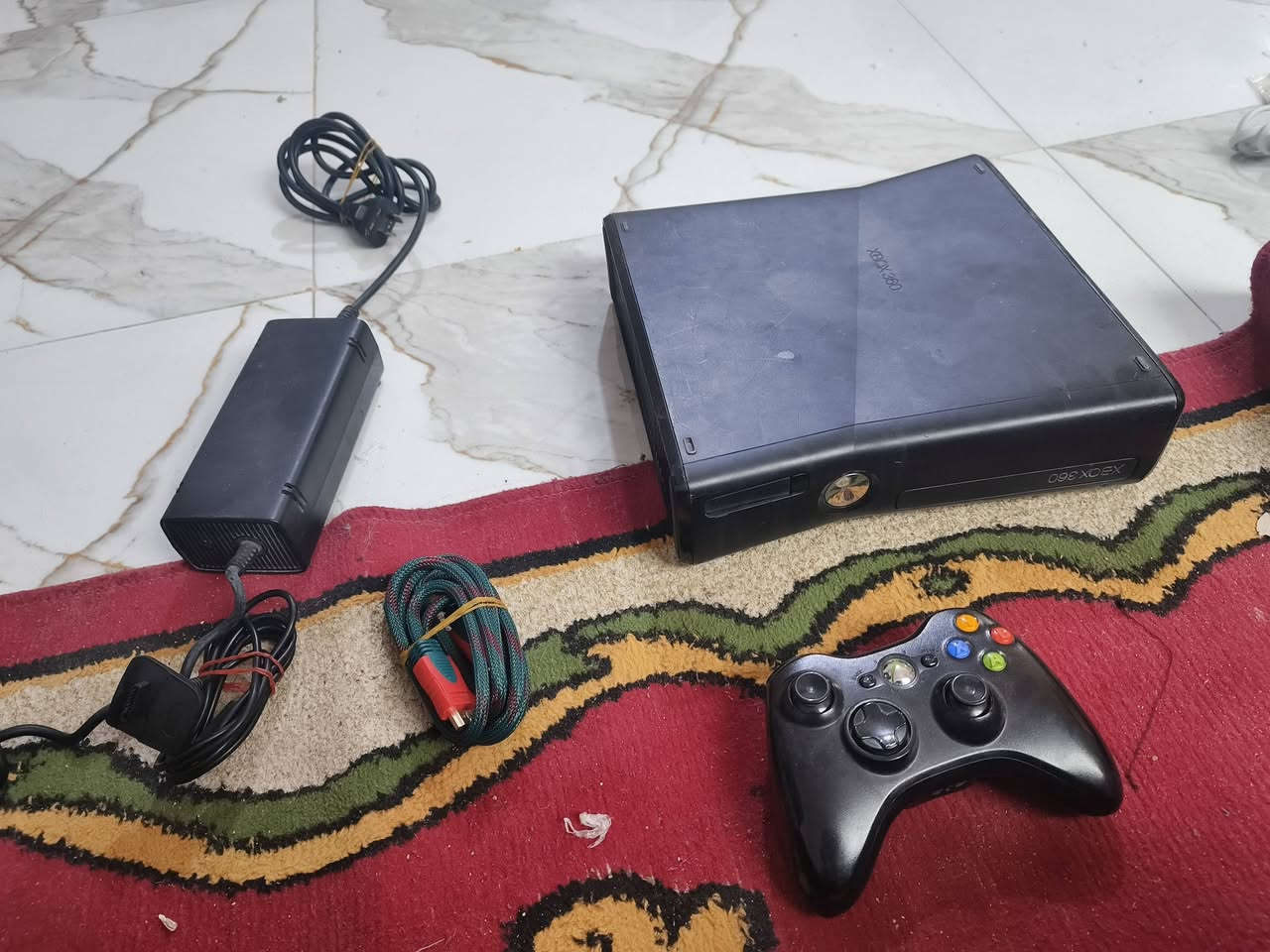 اكس بوكس 360 سلم كامل ملحقات الجهاز نضيف فول شرط الفحص امام المندوب مع يده لاسلكيه شغاله فول  بي هارد 200لعبه بي *********** مكاني كربلاء الشبانات قرب دار الايتام السعر 120 وبي مجال
