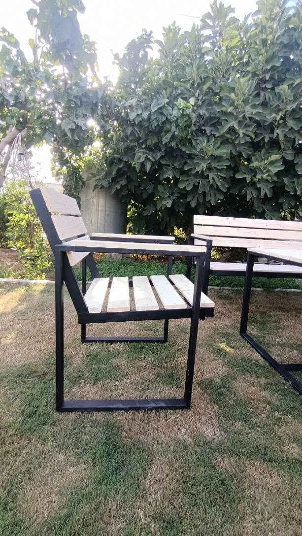 مێزو کورسی ناو حدیقە  و باغ پێکهاتووە تاخمێکی 8 کەسی 2 کورسی تاك کەسی وە 2 کورسی سێ کەسی وە مێزێکی گەورە بۆ داواکاری ژ . م *********** أربيل, العراق
