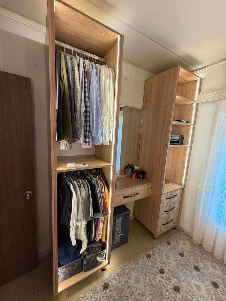 السلام عليكم دريسنك روم لد تكمه تفصال قبل سنه ونص من مطبخجي هوم مع سرير نوم وصوميه تكمه فصلته 4 ملايين السعر المطلوب  3 مليون مع مجال بسيط 
غرفه نوم اطفال تفصال موضح بصوره نفس الفصال مال دريسك روم فصلتها مليونين وربع السعر المطلوب مليون وسبعميه وخمسين كلها نضاف جدد تفصال على شقة 100 متر للاستفسار *********** واتس اب
