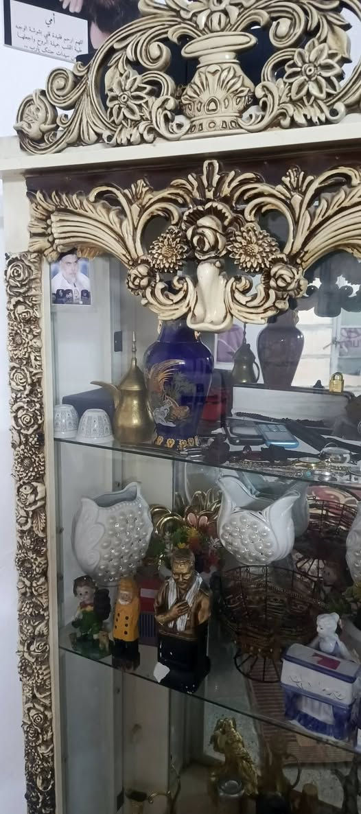 فاتريتا خشبيا • بغداد الشعله • للبيع