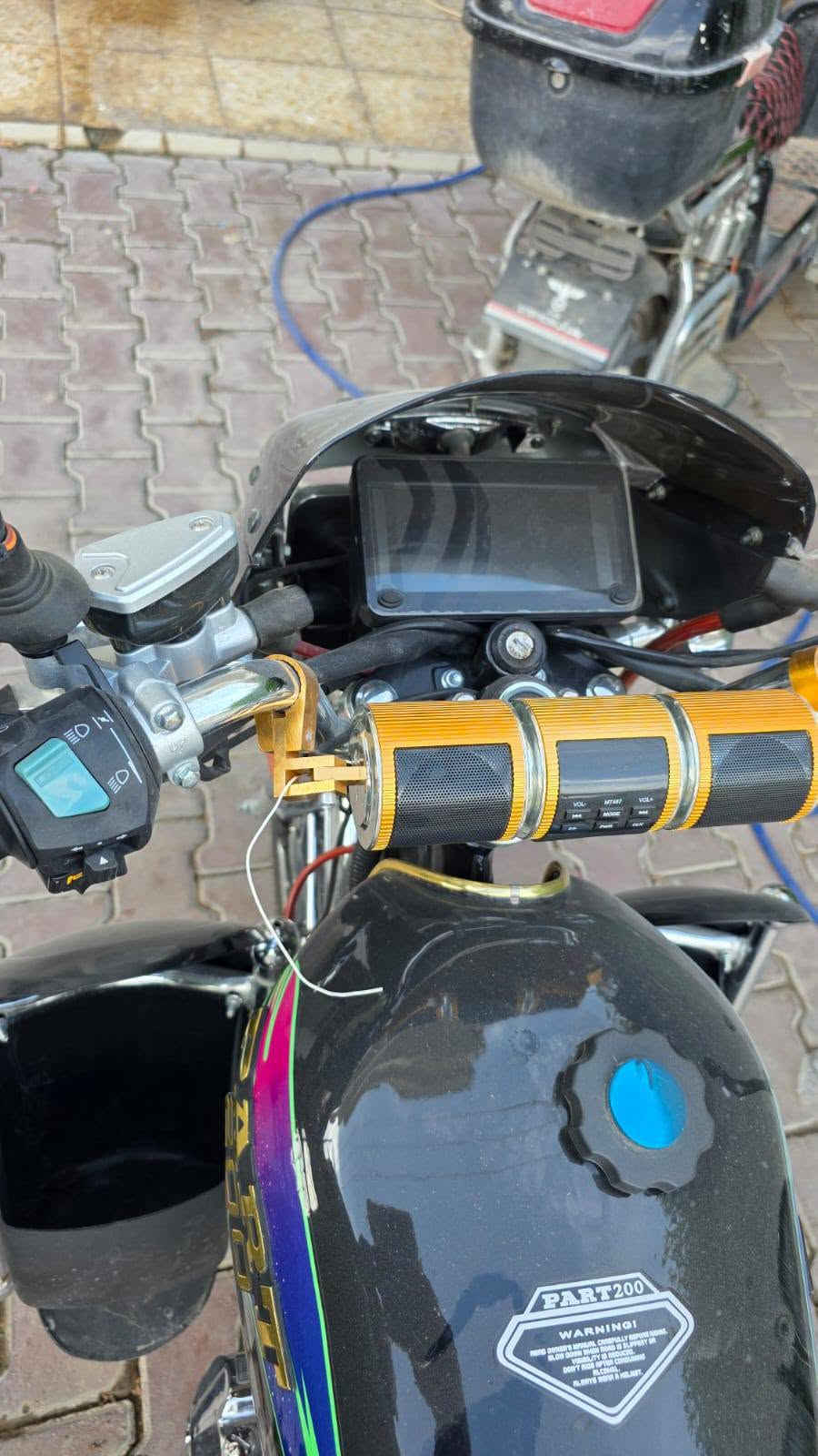 السلام عليكم متوفر بارت 200cc نيكل 
موديل 24 مخزن ماشي 300 كيلو متر 
دبل سويج ودبل بصمة تشغيل عن بعد 
بطارية تعبانة لان الدراجة مخزنة 
السعر 1200 
مكاني بغداد الدورة جمعية خير لله 
رقم ***********
