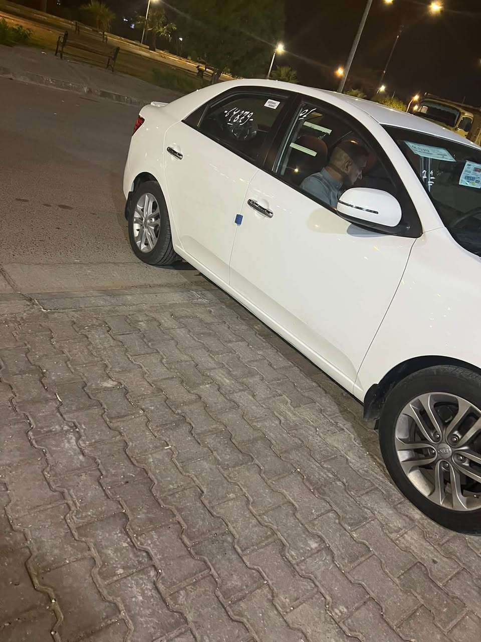 السلام عليكم 

كيا سيراتو ١١ خليجي 

محرك ١٦٠٠ شركه 

ترهم مقدمه ٨٥ وكل شهر ٣ ورقات 

مكان خالديه 
***********

نص مكتوب في الصور:
- Jo Appleseed
- 408-123-4567
- 125 Main St.
- City Name, CA 95014