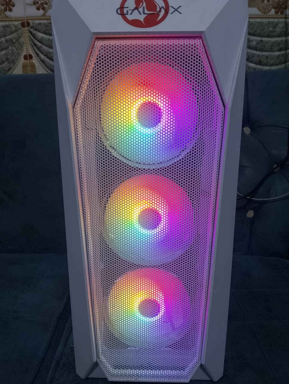 للبيع PC Gaming
المواصفات:
CPU: Ryzen 5 5500
GPU: Galaxy RX 580 8GB
RAM: 16GB DDR4 (2×8GB)
SSD: M.2 500GB
Motherboard: MSI A520M-A PRO
PSU: FSP Hydro K 600W
CPU Cooler: Air Cooler RGB
Case: Klax G86
جميع كارتونات القطع الأصلية موجودة ويا الجهاز.
الجهاز شغال تمام ونظيف.
السعر خاص
للتواصل ***********واتساب
