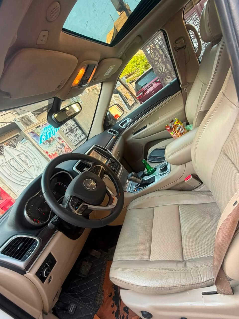 سلام عليكم جيب لاريدو خليجيه
موديل ٢٠١٨ لمتد بلاس فول مواصفات شاشات بنوراما 
السياره صار بيه حادث بصيط موضح بصور ماشيه ٤٩ 
رقم بغداد الشراي يتصل ***********
