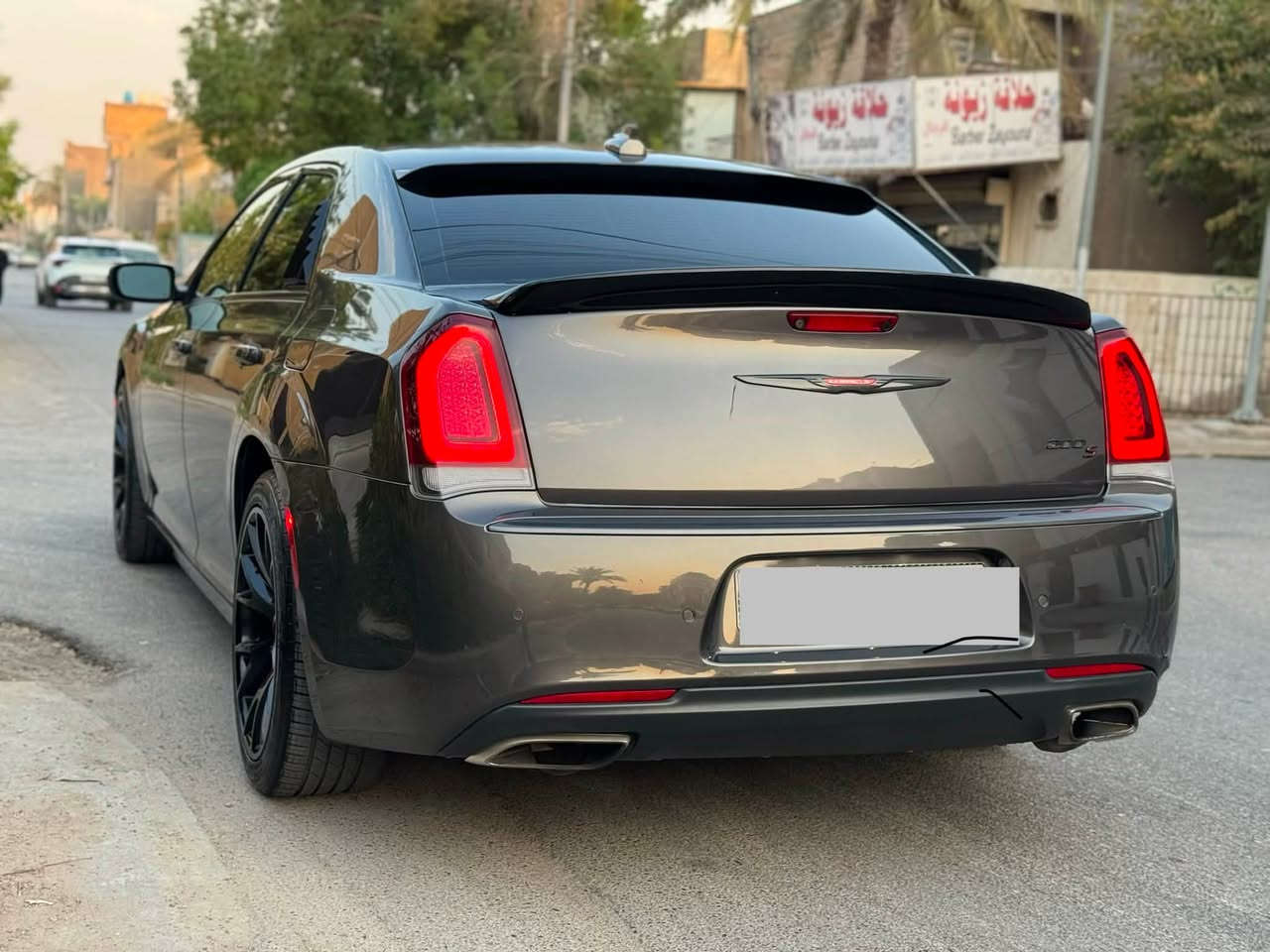 السلام عليكم…..
كلايسلر اوباما 2021  
وارد امريكي حادثها بس بنيد بدون دواخل 
وبيها كلير قطعتين  

دواخل
ماشيه 82 الف ميل
فئة الـ S فول عدا الفتحه :
بصمه

شاشة چبيرة 
دواخل جلد كهرباء
تدفئة مقاعد امامية  
نقط عمياء 
تشغيل عن بعد . 
رقم بغداد تحويل ثاني يوم
السعر 228 
عنوان الكراده 
رقم :***********
