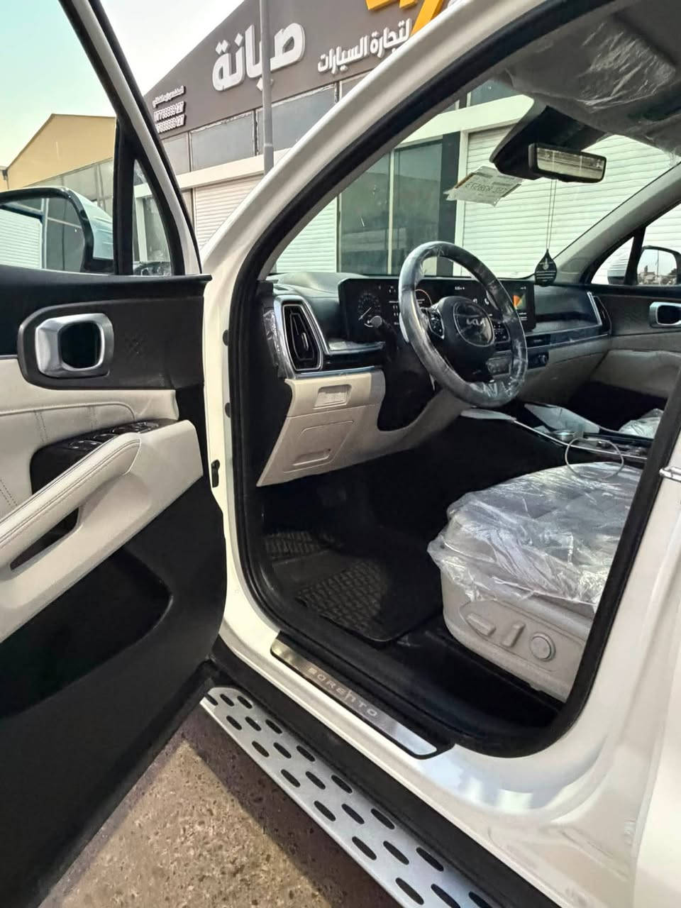 السلام عليكم .
السورنتو 2025اخت زيرو
محرك 6V.
ماشيه 35الف 
مواصفات .
داتشوب.
دبل كامره .
دوسات .
بردات خلفيه.
حساسات امامي خلفي.
تحكم استيرن جهتين .
اناره داخليه.
الويل 20
كير مواس.
شاشه متصله .
مكان سياره بغداد .
الرقم ***********

