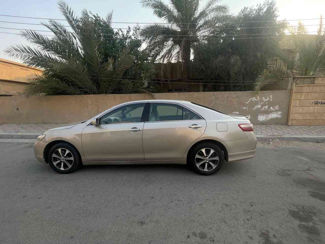 كامري ٢٠٠٩ وارد امريكي كلين بدون ضرر عدا بارد قليل جهة السكن ماناقصها اي شي رقم اربيل باسمي شرط التحويل كير محرك صدر تخم تاير باتري  كلو جديد تبريد ثلج السعر 107 وبيها مجال قليل للاستفسار *********** و ***********
