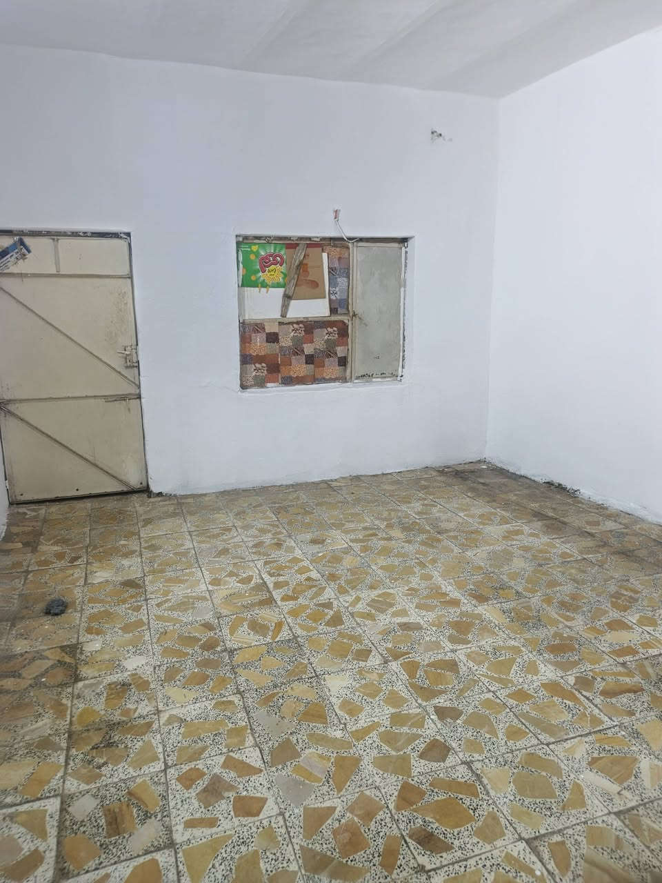 بيت للايجار
المساحه 150متر
عنوان  عواشه شارع دوريات 
يتكون: من ثلاث غرف نوم و استقبال ومطبخ و صحيات و صاله و طرمه. 
مثل ما موضح بتصوير
 الايجار الشهري 600الف .
 الاستفسار ‏‪***********‬‏
