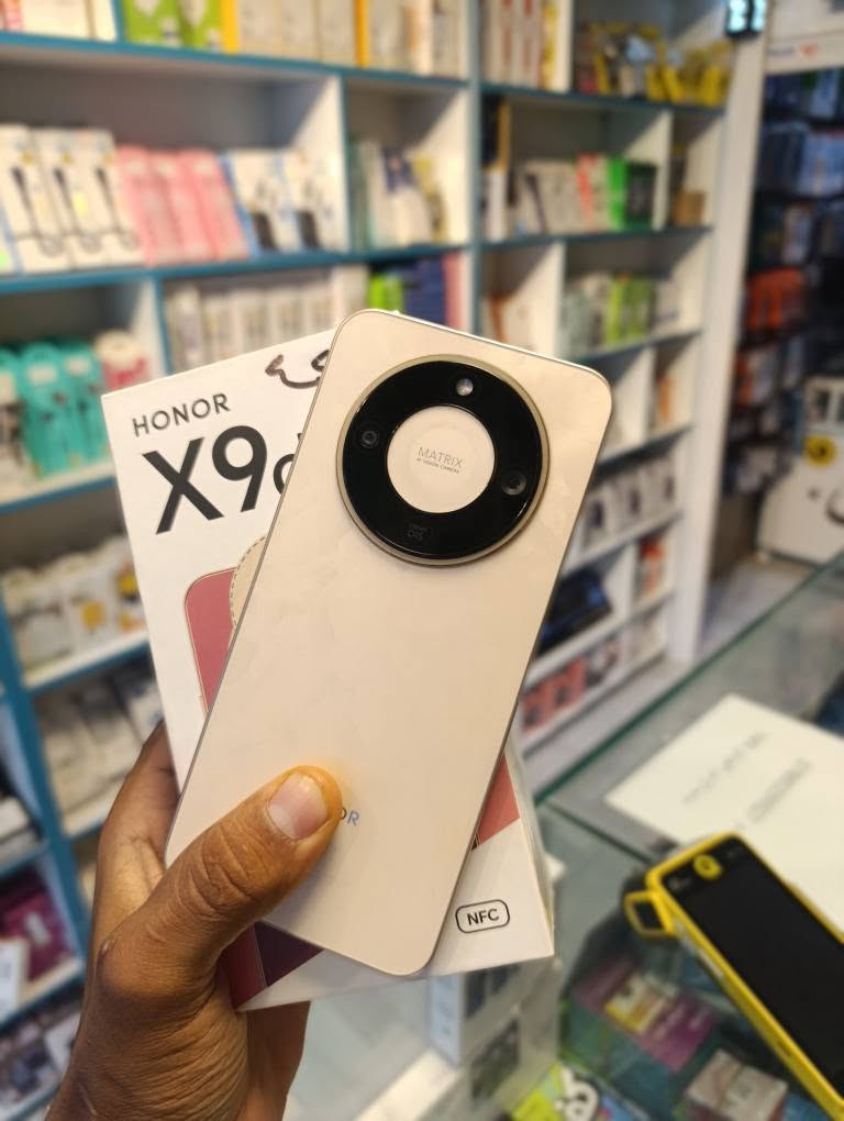 HONOR X9D سلام عليكم
جهاز نضيف 95/100

بدون شاحنه  فقط كارتونه 

ذاكره256+12

ما عندي توصيل 

سعره380الف

رقم للتواصل*********** كربلاء, العراق

نص مكتوب في الصور:
- حول الهاتف
- اسم الجهاز
- HONOR X9d
- المعالج المركزي
- Snapdragon 6 Gen 4
- ذاكرة الوصول العشوائي
- ١٢ غيغابايت
- ١٢+ غيغابايت Honor RAM Turbo
- بطارية السيليكون والكربون
- mAh 8300
- شاشة بتقنية حماية البصر من
- Honor
- ٢٦٤٠ X ١٢٠٠
- وحدة التخزين الداخلية
- المساحة الفارغة ٢٢٣,٢٣ غيغابايت
- الإجمالي ٢٥٦ غيغابايت
- الموديل
- MTN-NX1
- رقم الإصدار
- 10.0.0.190(C185E10R103P1H1)
- GPU Turbo
- إصدار MagicOS
- 10.0
- إصدار الأندرويد
- 16
- منصة محرك الأداء
- محرك Turbo X
