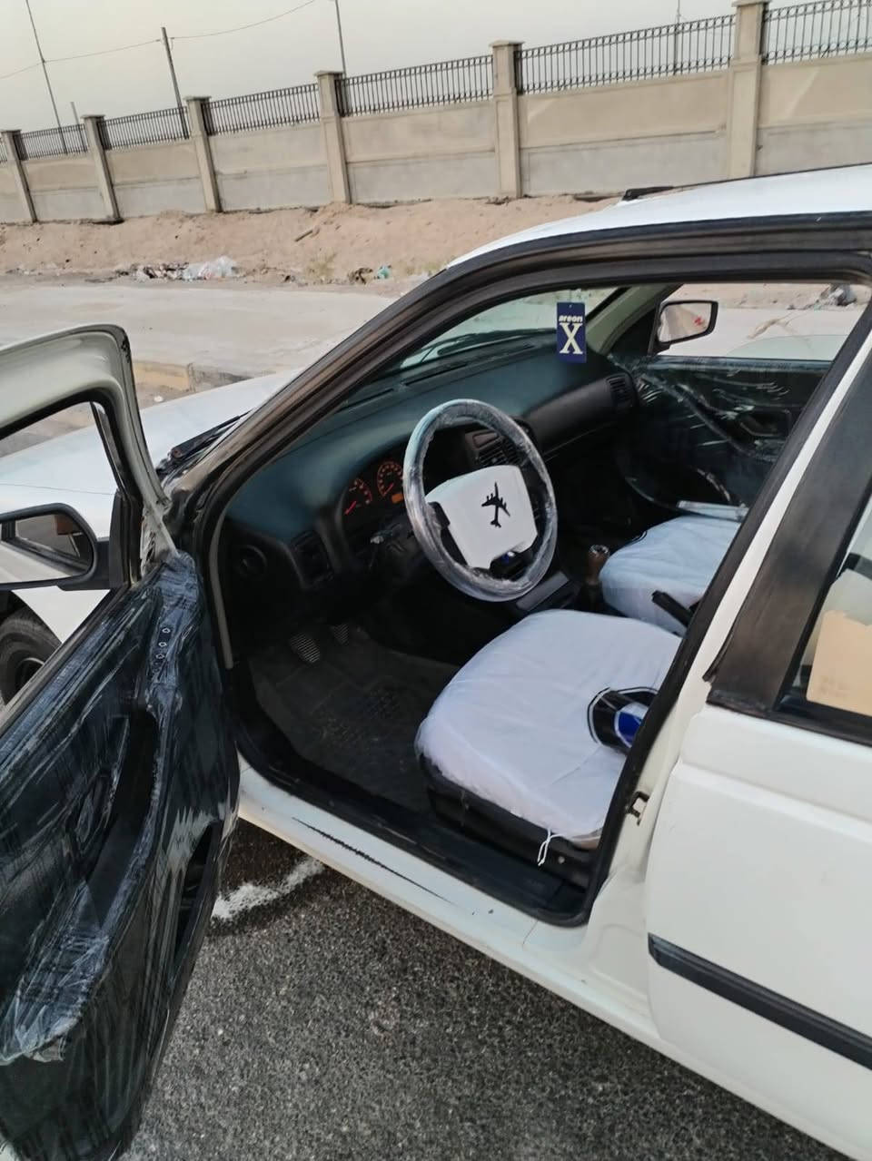بيجو 405 مديل 12 بيها بنديد مبندل وجاملغ ايمن كير ومحرك عل فحص تخم تاير جديد مكان نجف سنويه 2027 سياره بسمي بيع مستعجل سعر38 وبيها مجال بصيط للستفسار الاتصال بلرقم ***********.
