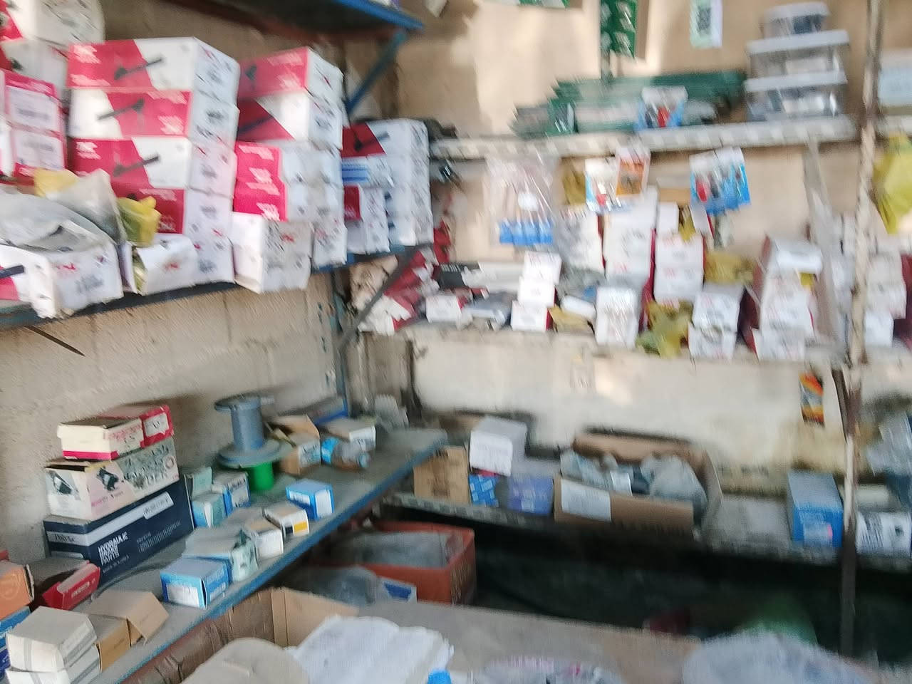 للبيع محلات ادوات احتياطيه للسيارات الحديثه مع الأدوات بسعر جدا مناسب 15مليون
ملاحظه المحلات بدون اجار شهري 
يعني ماكو اجار نهائيا
للاستفسار ***********
