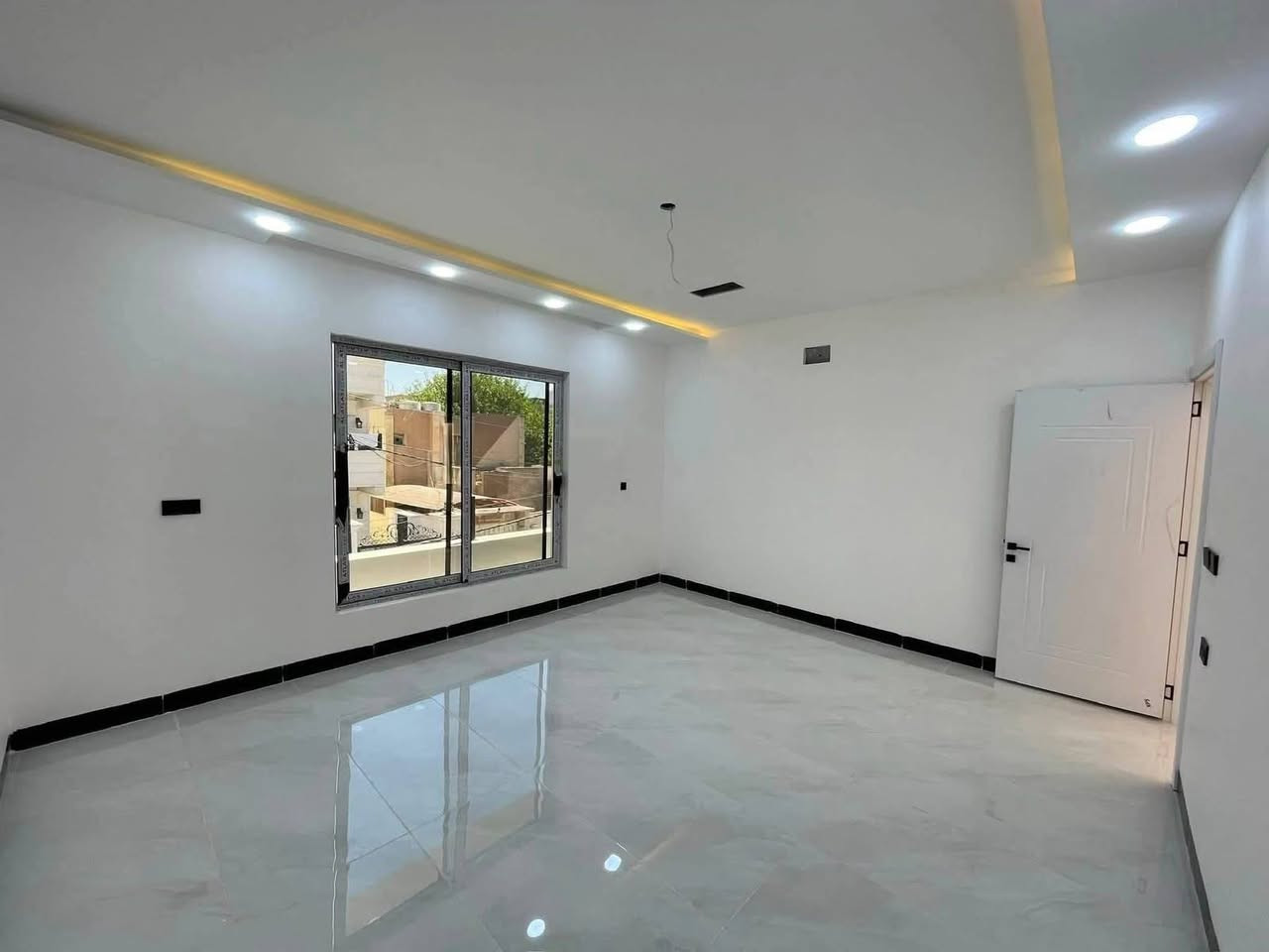 حصرياً لدى مكتب النعيمي للعقارات   

🏡 دارين للبيع في موصل – حي السكر

فرصة مميزة للسكن والاستثمار ✨

📍الموقع: حي السكر – شارع 20، قرب الأوربي ماركت
📐 مساحة كل دار: 157 متر
📏 الواجهة: 7.5 متر
🏠 عدد الطوابق: طابقين

يتكون كل دار من:
• 5 غرف نوم
• مطبخ
• استقبال
• هول داخلي
• صحيات
• طابقين بتوزيع مناسب للعائلة

📞 للاستفسار ومعرفة السعر والتفاصيل:
مكتب النعيمي للعقارات
           ***********
           ***********

📍عنوان المكتب: موصل – حي الكندي – شارع الحولي قرب مصنع الكندي

🔥 فرصة لا تعوض، موقع مميز ودارين جاهزين للبيع
