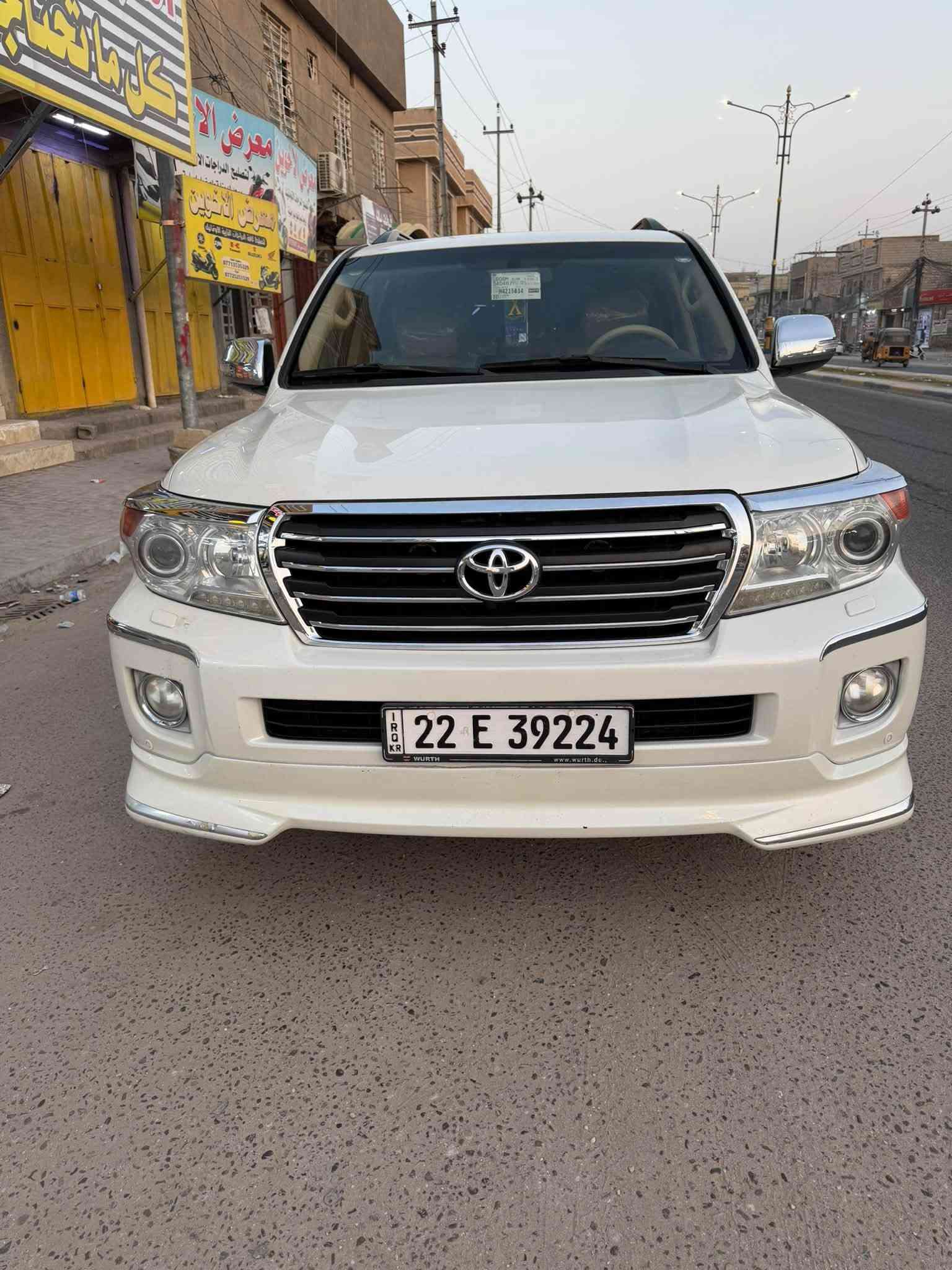 سلام عليكم سياره نوع لانكروز موديل ٢٠١٤ بريم فول مواصفات وحد على واحد كفايه عامه من كلشي سياره جديده تخم تاير حداديه جديده تبريد ثلج  كير مكينه كفاله حساس امامي خلفي مري شفة جنطه شفط كأمره جيت لين شاشه جيتالين ابلادي السياره جديده مال بيت تحويل ثانيهم العنوان كربلاء السعر 387وبيها مجال حك الجيه رقم الهاتف***********ماشيه ٧٠
