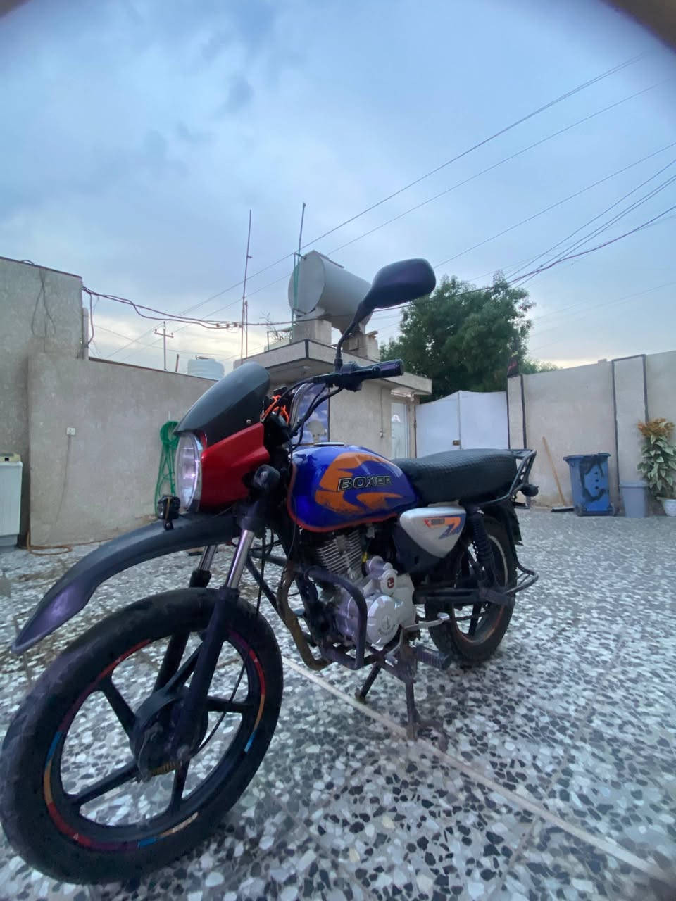 دراجه بوكسر محرك ايراني 25 دراجه نضيفه كمله مكمله المحرك كفاله((بدون اوراق)) سعر 700 وبيه مجال مكاني مدينه الصدر رقم الهاتف***********
